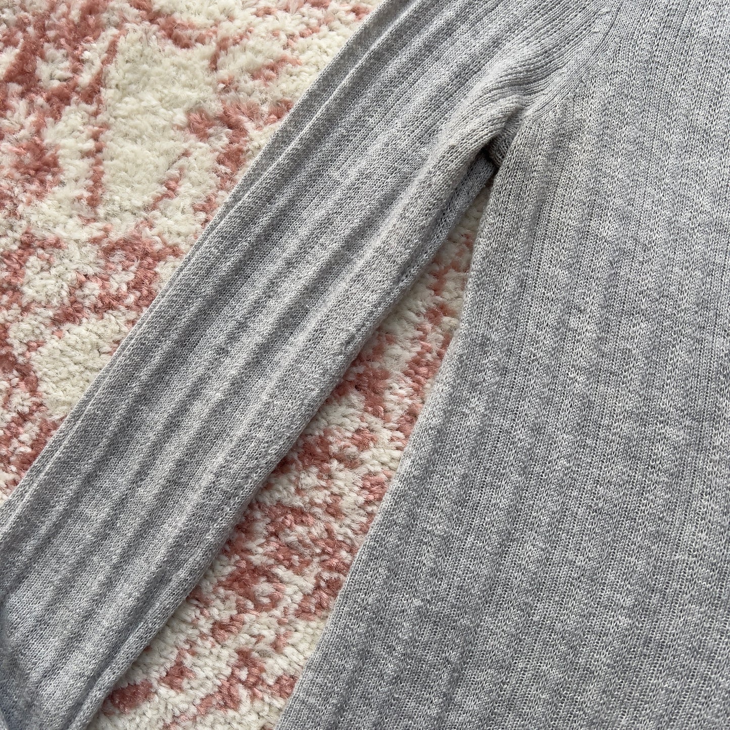 2000s abercrombie & fitch v neck grey sweater