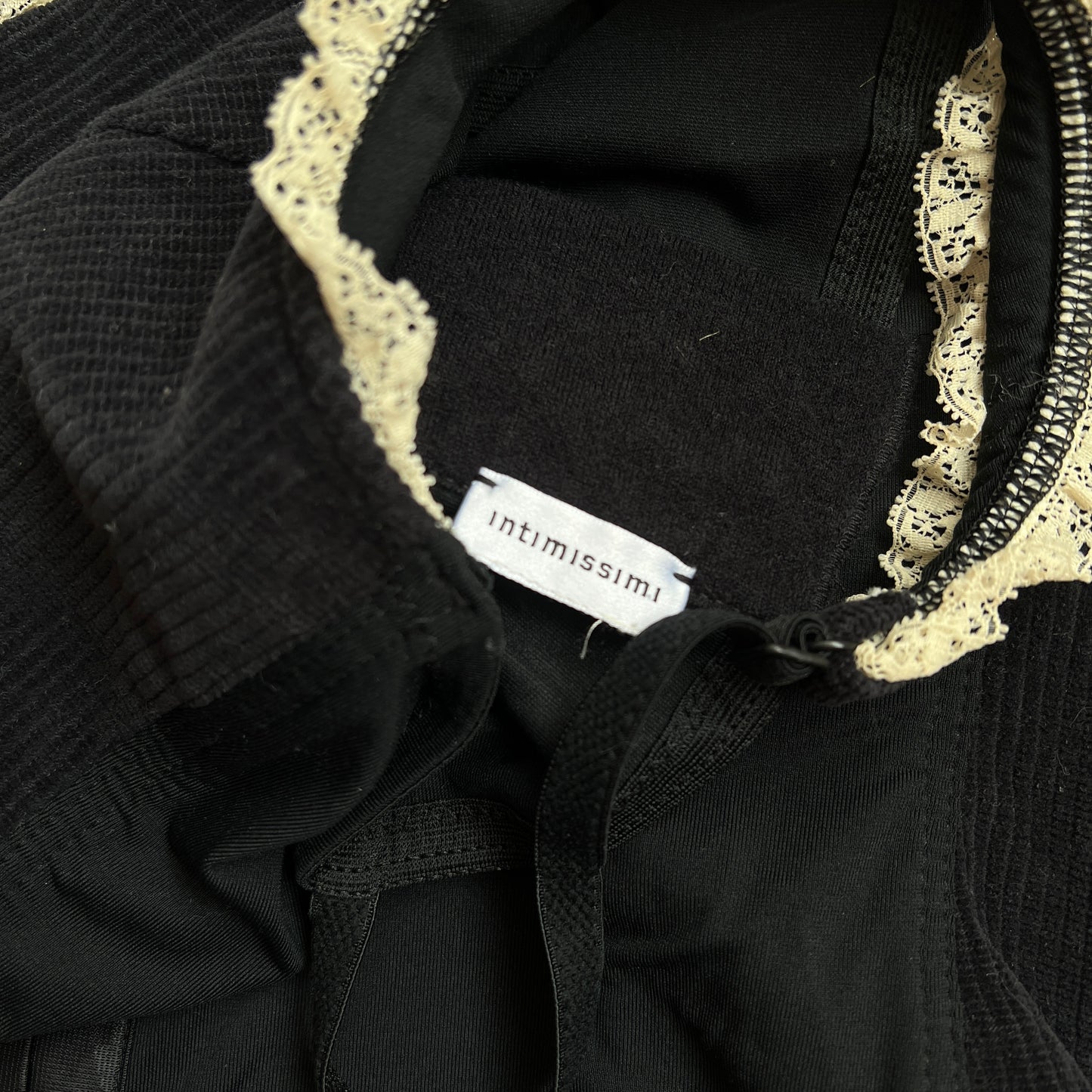 romantic dark coquette intimissimi bustier