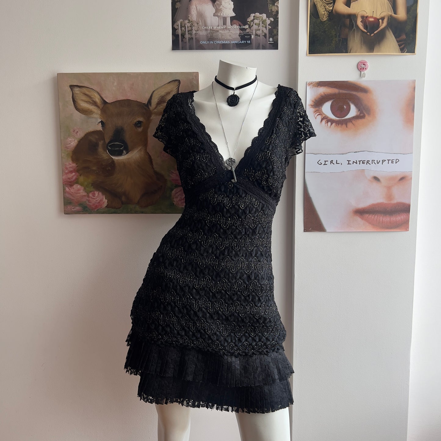 heart soul horror game protagonist knit blouse