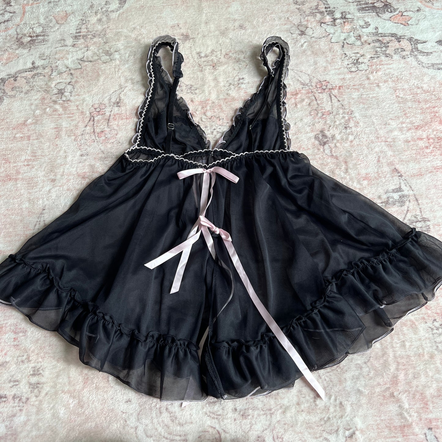 victoria’s secret black babydoll with baby pink bows ☘︎ s