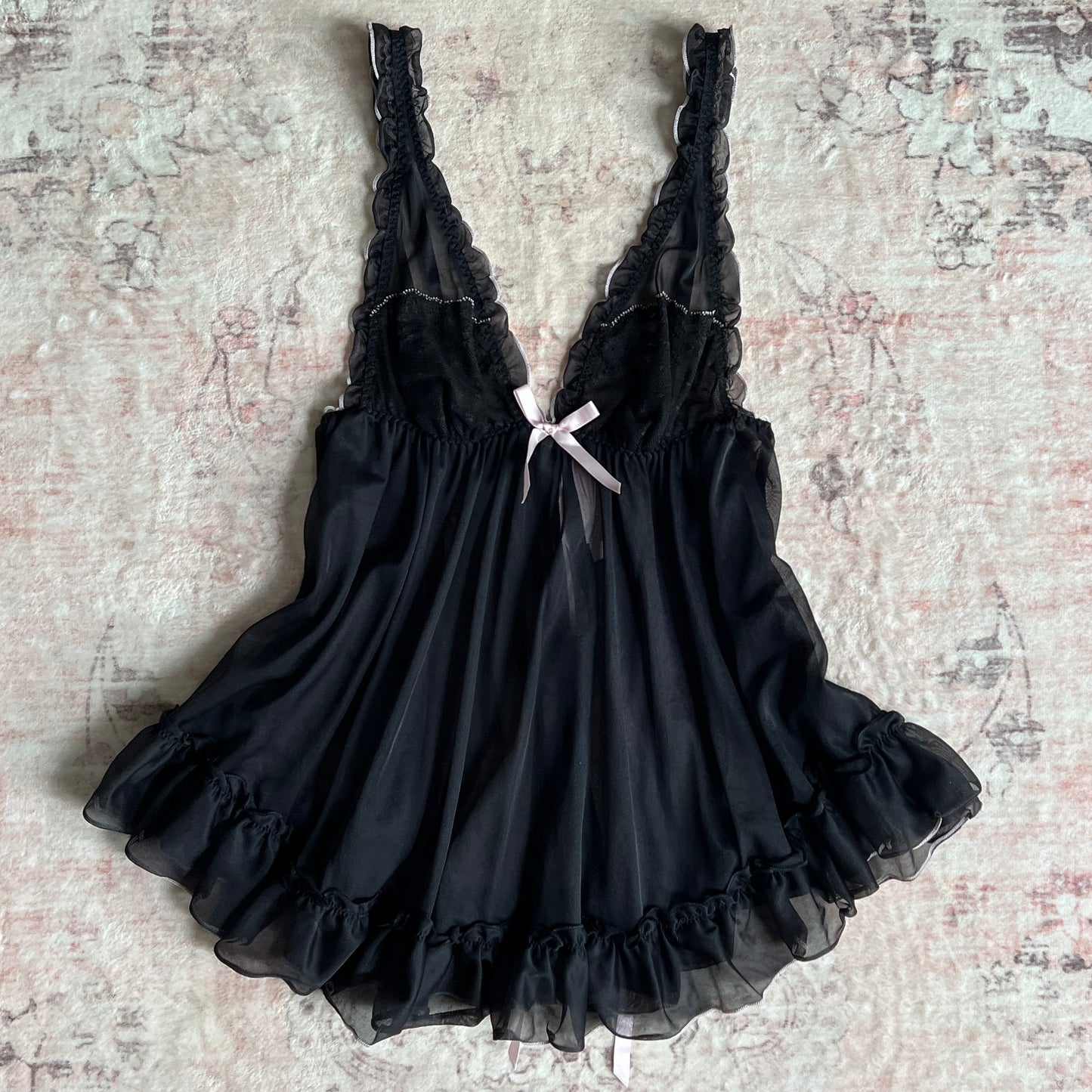 victoria’s secret black babydoll with baby pink bows ☘︎ s