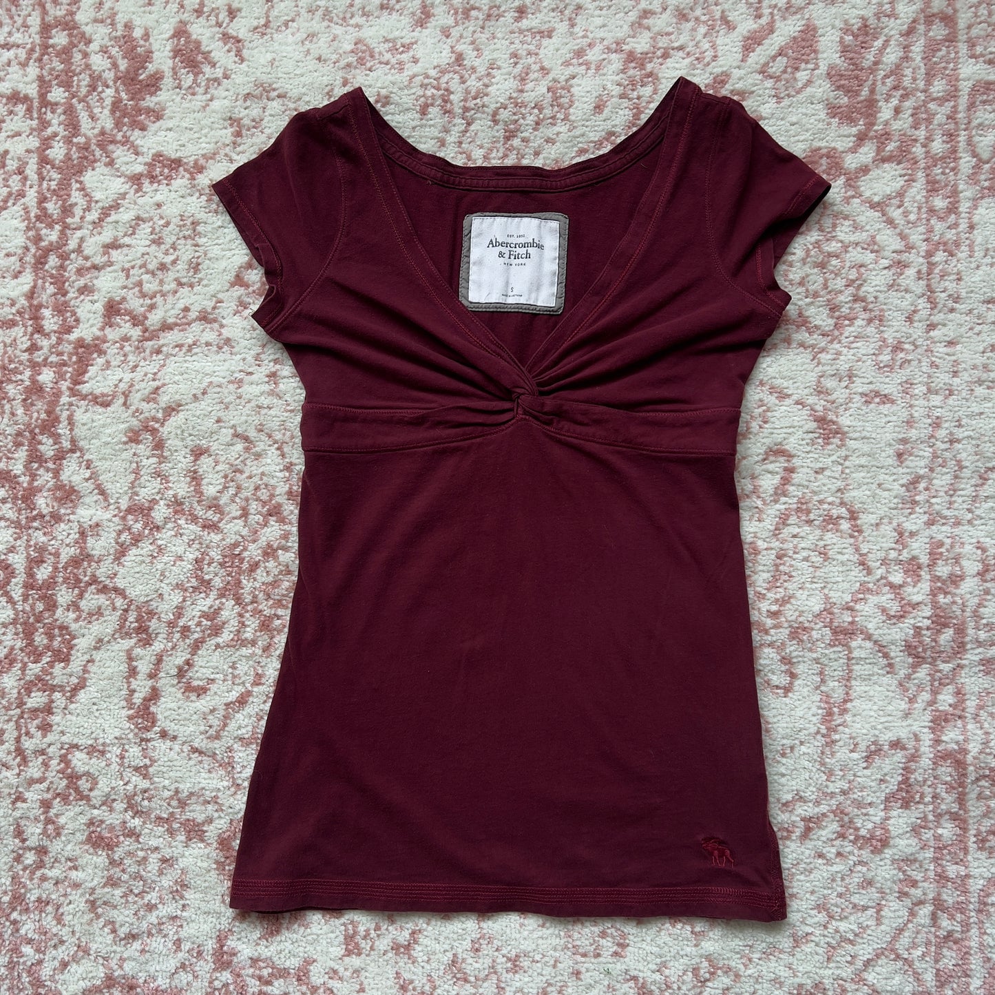 abercrombie & fitch maroon babydoll fitted top