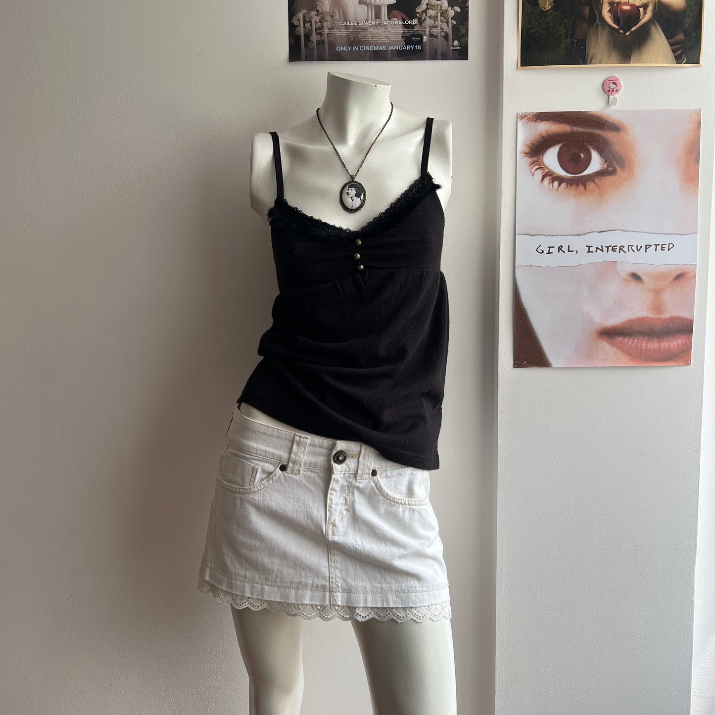 2000s bsk white mini skirt