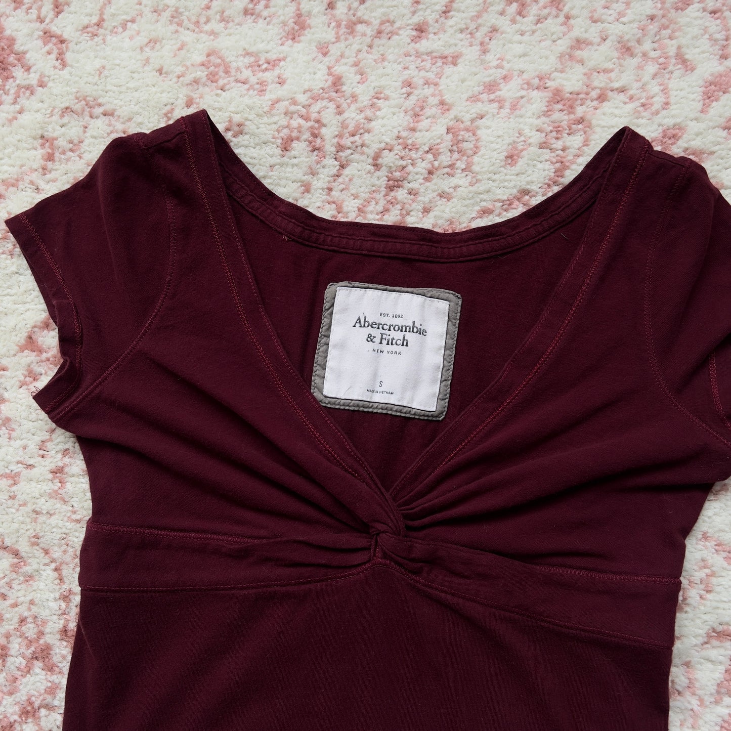 abercrombie & fitch maroon babydoll fitted top