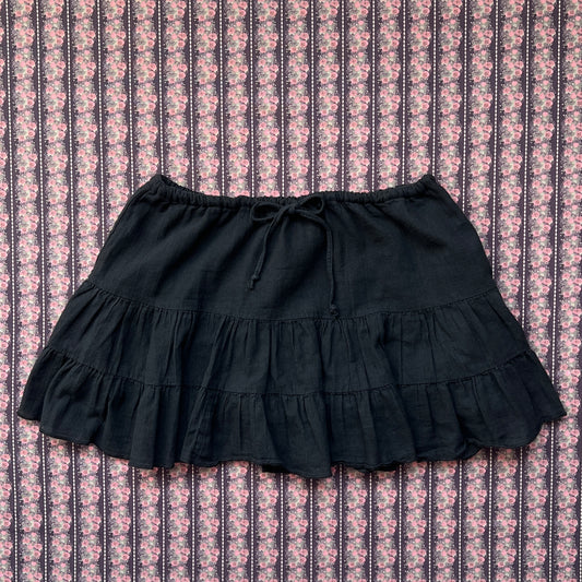 black tiered mini skirt ☘︎ s-m